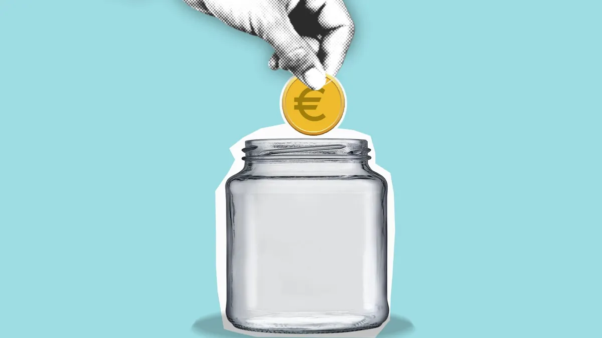 Tarjeta para adolescentes: ilustración de una mano que deja una moneda de euro en un bote de cristal, como la paga semanal